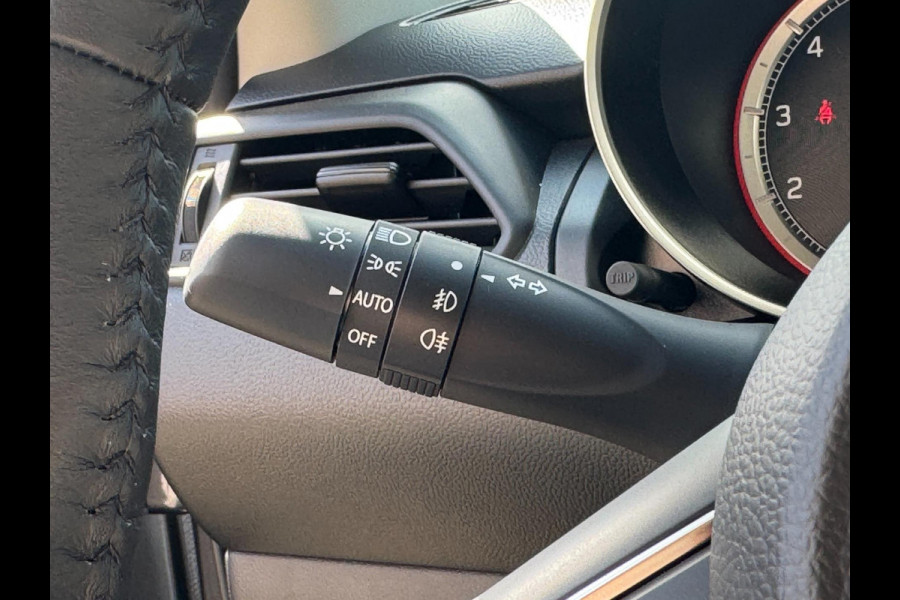 Suzuki Swift 1.2 Comfort Smart Hybrid ADAPT. CRUISE / PARKEERSENSOREN / CAMERA / STOELVERWARMING / CARPLAY / DAB+ / METALLIC LAK