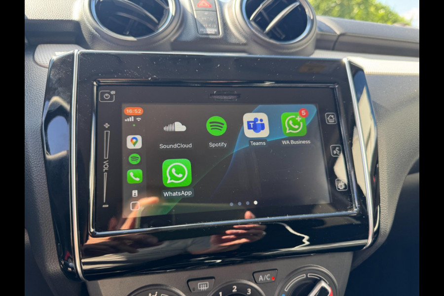 Suzuki Swift 1.2 Comfort Smart Hybrid ADAPT. CRUISE / PARKEERSENSOREN / CAMERA / STOELVERWARMING / CARPLAY / DAB+ / METALLIC LAK