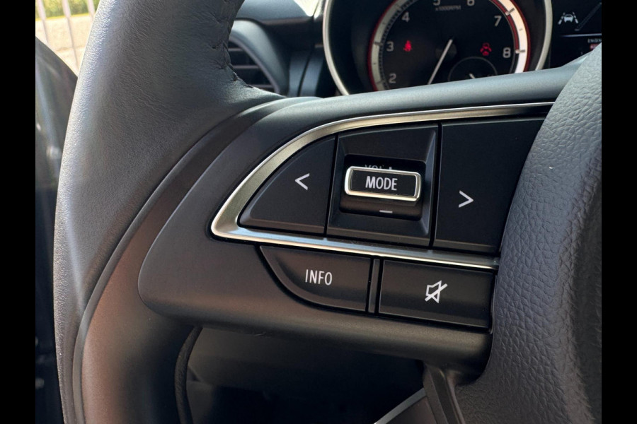 Suzuki Swift 1.2 Comfort Smart Hybrid ADAPT. CRUISE / PARKEERSENSOREN / CAMERA / STOELVERWARMING / CARPLAY / DAB+ / METALLIC LAK