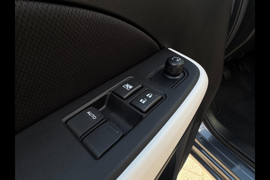 Suzuki Swift 1.2 Comfort Smart Hybrid ADAPT. CRUISE / PARKEERSENSOREN / CAMERA / STOELVERWARMING / CARPLAY / DAB+ / METALLIC LAK
