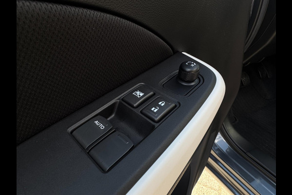Suzuki Swift 1.2 Comfort Smart Hybrid ADAPT. CRUISE / PARKEERSENSOREN / CAMERA / STOELVERWARMING / CARPLAY / DAB+ / METALLIC LAK