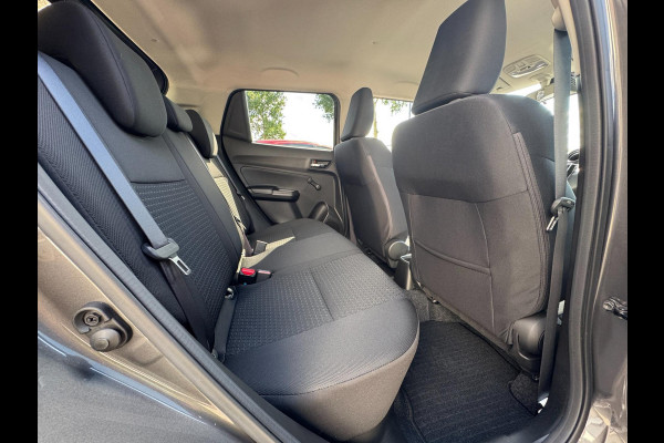 Suzuki Swift 1.2 Comfort Smart Hybrid ADAPT. CRUISE / PARKEERSENSOREN / CAMERA / STOELVERWARMING / CARPLAY / DAB+ / METALLIC LAK