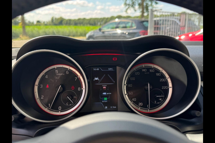 Suzuki Swift 1.2 Comfort Smart Hybrid ADAPT. CRUISE / PARKEERSENSOREN / CAMERA / STOELVERWARMING / CARPLAY / DAB+ / METALLIC LAK