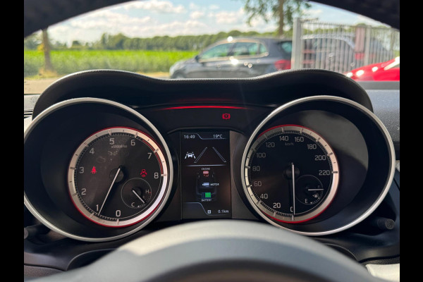 Suzuki Swift 1.2 Comfort Smart Hybrid ADAPT. CRUISE / PARKEERSENSOREN / CAMERA / STOELVERWARMING / CARPLAY / DAB+ / METALLIC LAK