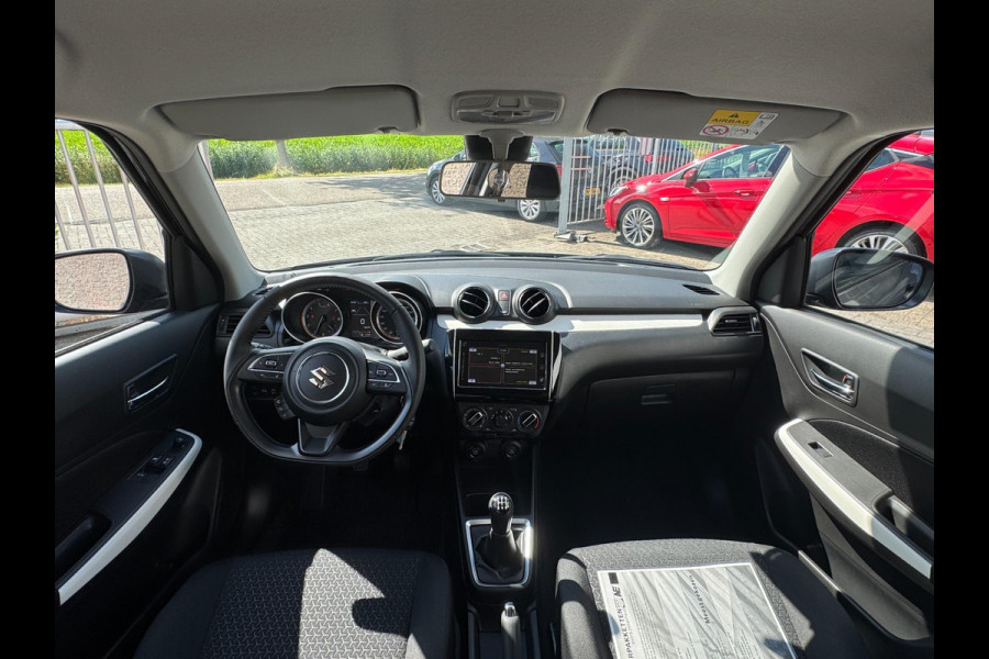 Suzuki Swift 1.2 Comfort Smart Hybrid ADAPT. CRUISE / PARKEERSENSOREN / CAMERA / STOELVERWARMING / CARPLAY / DAB+ / METALLIC LAK