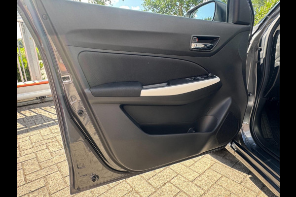 Suzuki Swift 1.2 Comfort Smart Hybrid ADAPT. CRUISE / PARKEERSENSOREN / CAMERA / STOELVERWARMING / CARPLAY / DAB+ / METALLIC LAK