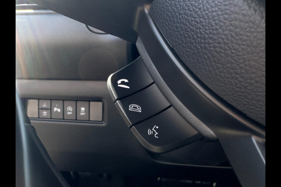 Suzuki Swift 1.2 Comfort Smart Hybrid ADAPT. CRUISE / PARKEERSENSOREN / CAMERA / STOELVERWARMING / CARPLAY / DAB+ / METALLIC LAK