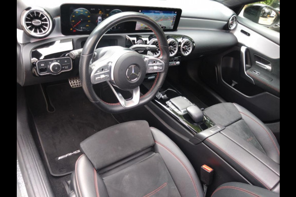 Mercedes-Benz A-Klasse 180 Aut. Business Sol. AMG | Panorama | Sfeer Verlichting | Sportstoelen |