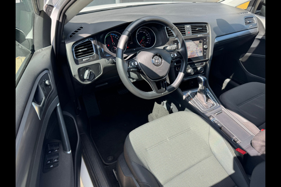 Volkswagen e-Golf E-Golf * Xenon led * Navigatie * PDC v+a *