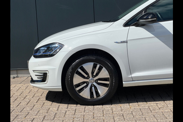 Volkswagen e-Golf E-Golf * Xenon led * Navigatie * PDC v+a *