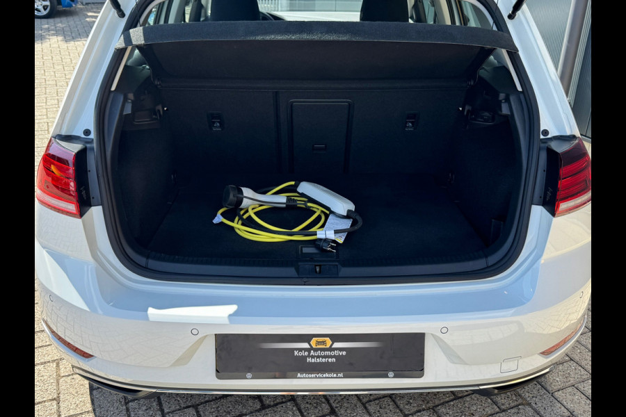 Volkswagen e-Golf E-Golf * Xenon led * Navigatie * PDC v+a *