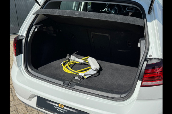 Volkswagen e-Golf E-Golf * Xenon led * Navigatie * PDC v+a *