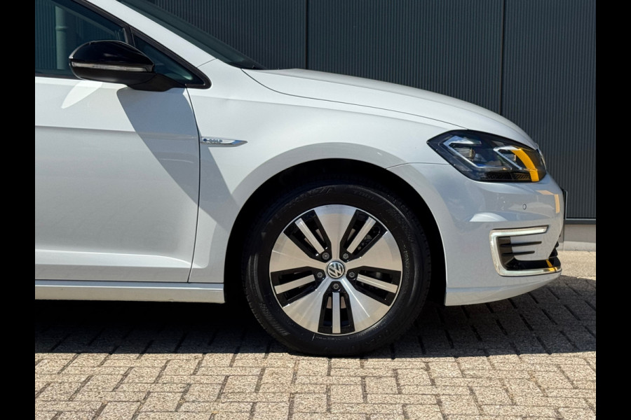Volkswagen e-Golf E-Golf * Xenon led * Navigatie * PDC v+a *