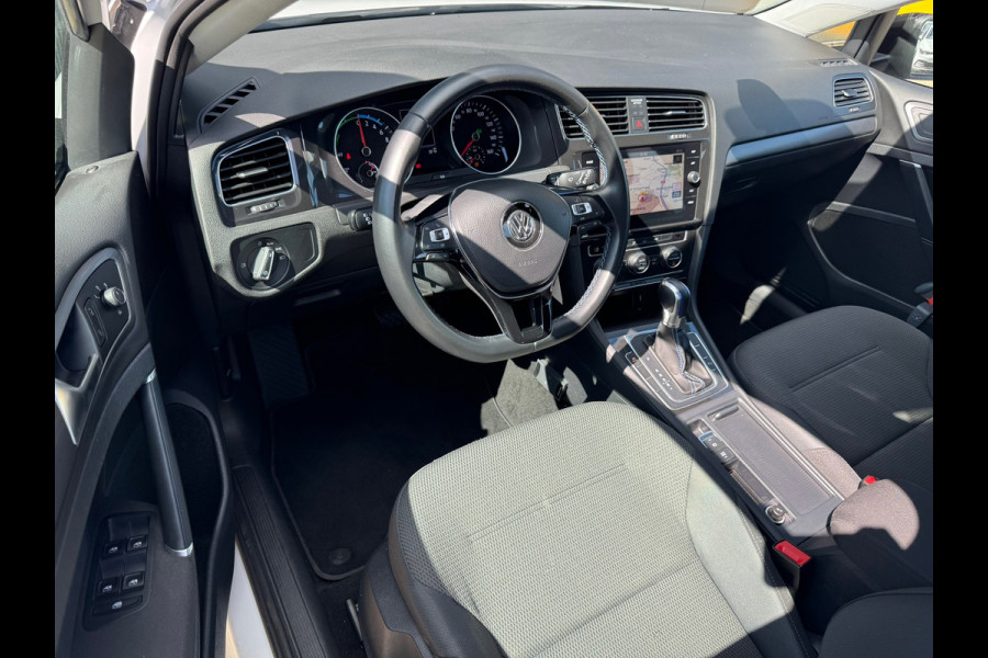 Volkswagen e-Golf E-Golf * Xenon led * Navigatie * PDC v+a *
