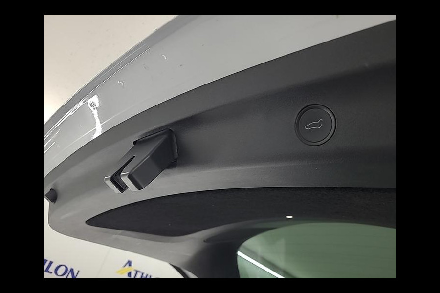 Tesla Model Y Range Plus | Autopilot | Panorama | Trekhaak |