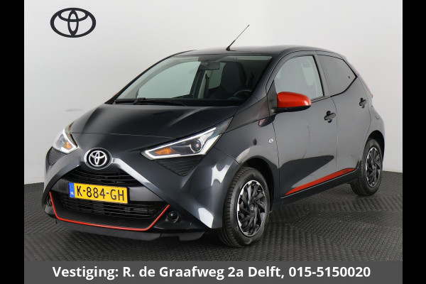 Toyota Aygo 1.0 VVT-i X-Fun Sport + Coral Red Pack | Airco | Bluetooth | 1e eigenaar | Privacy Glass |