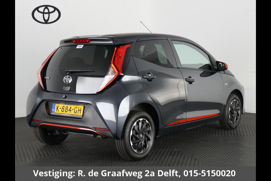 Toyota Aygo 1.0 VVT-i X-Fun Sport + Coral Red Pack | Airco | Bluetooth | 1e eigenaar | Privacy Glass |