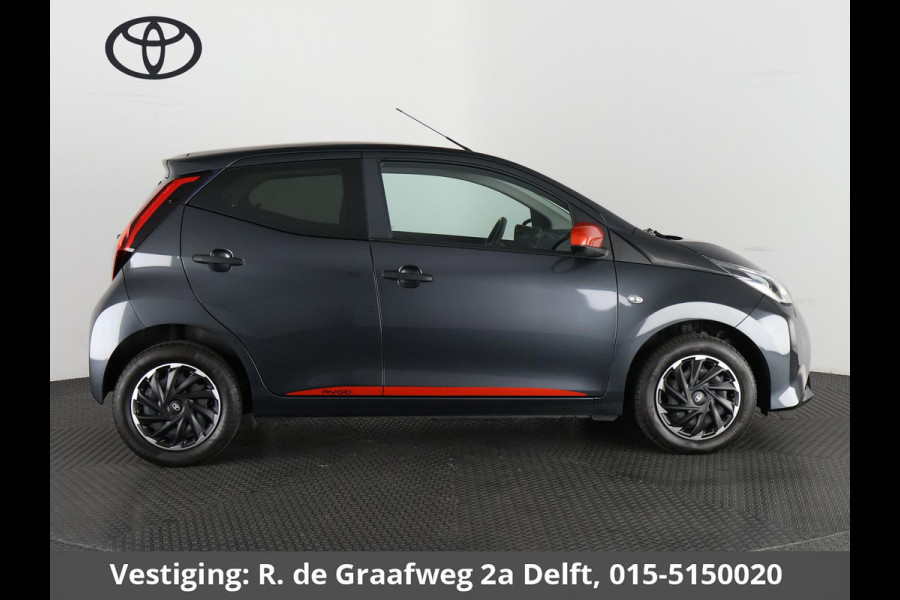 Toyota Aygo 1.0 VVT-i X-Fun Sport + Coral Red Pack | Airco | Bluetooth | 1e eigenaar | Privacy Glass |