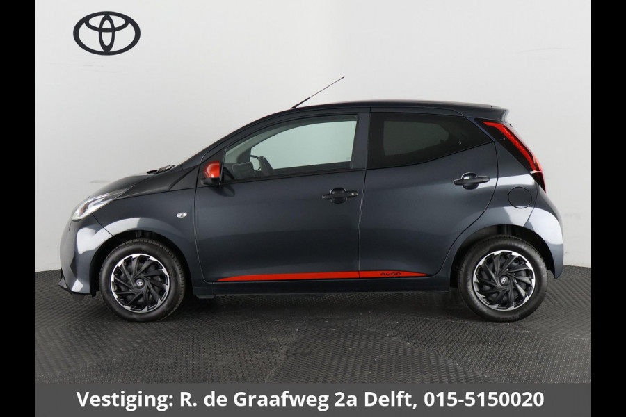 Toyota Aygo 1.0 VVT-i X-Fun Sport + Coral Red Pack | Airco | Bluetooth | 1e eigenaar | Privacy Glass |