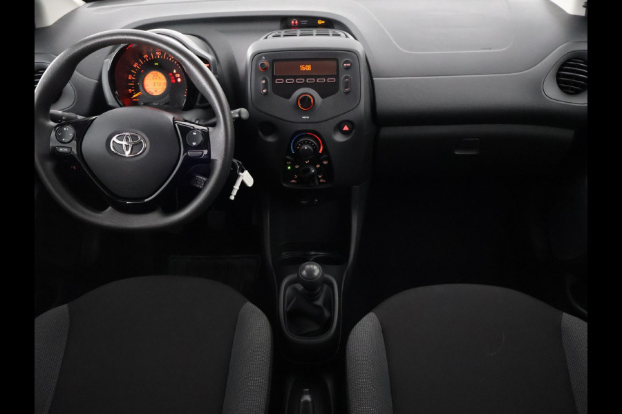 Toyota Aygo 1.0 VVT-i X-Fun Sport + Coral Red Pack | Airco | Bluetooth | 1e eigenaar | Privacy Glass |