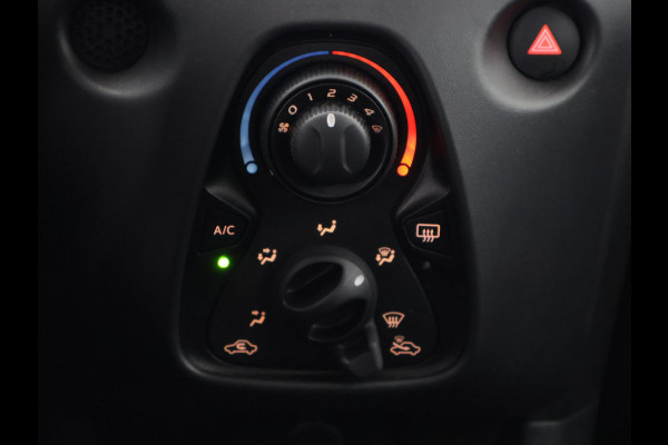 Toyota Aygo 1.0 VVT-i X-Fun Sport + Coral Red Pack | Airco | Bluetooth | 1e eigenaar | Privacy Glass |
