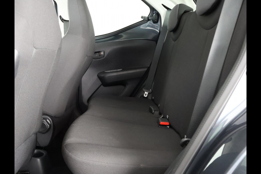 Toyota Aygo 1.0 VVT-i X-Fun Sport + Coral Red Pack | Airco | Bluetooth | 1e eigenaar | Privacy Glass |