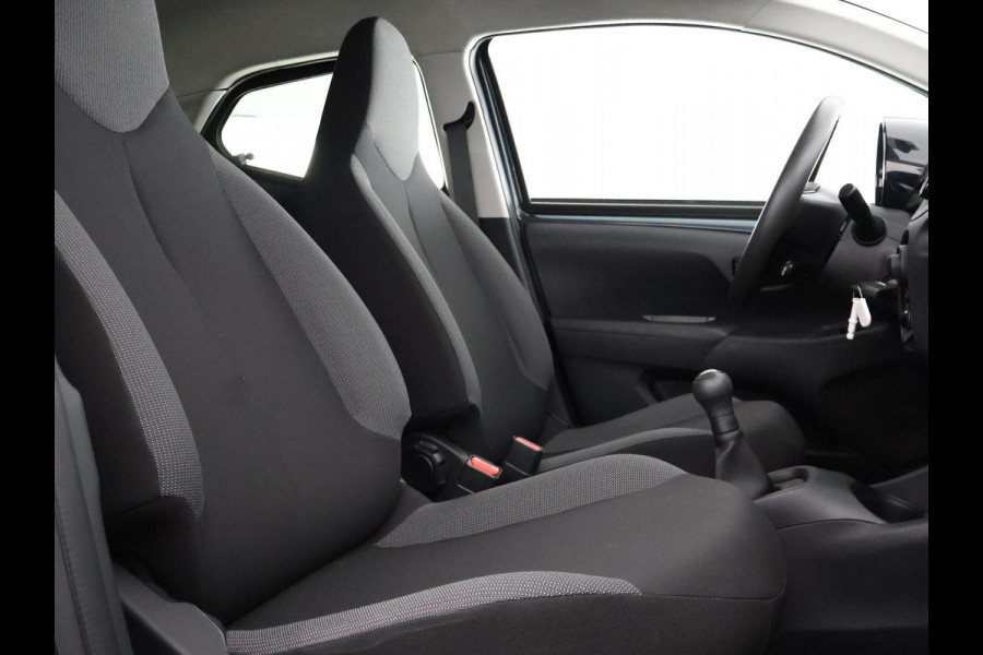 Toyota Aygo 1.0 VVT-i X-Fun Sport + Coral Red Pack | Airco | Bluetooth | 1e eigenaar | Privacy Glass |