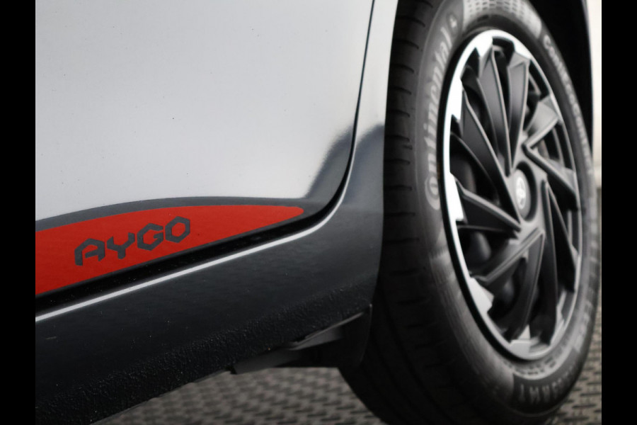 Toyota Aygo 1.0 VVT-i X-Fun Sport + Coral Red Pack | Airco | Bluetooth | 1e eigenaar | Privacy Glass |