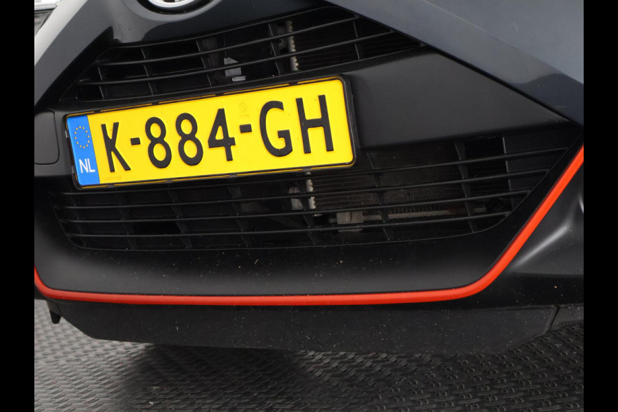 Toyota Aygo 1.0 VVT-i X-Fun Sport + Coral Red Pack | Airco | Bluetooth | 1e eigenaar | Privacy Glass |