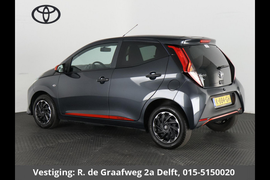 Toyota Aygo 1.0 VVT-i X-Fun Sport + Coral Red Pack | Airco | Bluetooth | 1e eigenaar | Privacy Glass |