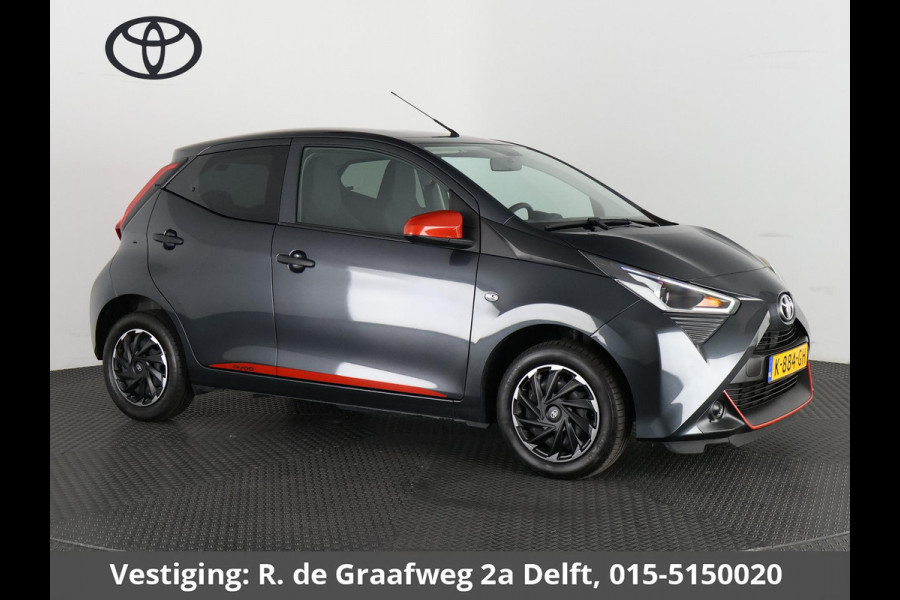 Toyota Aygo 1.0 VVT-i X-Fun Sport + Coral Red Pack | Airco | Bluetooth | 1e eigenaar | Privacy Glass |