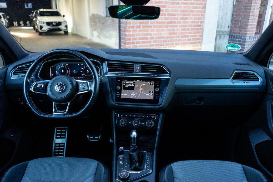 Volkswagen Tiguan 2.0 TSI 4Motion R-Line Pano / Trekhaak / Camera