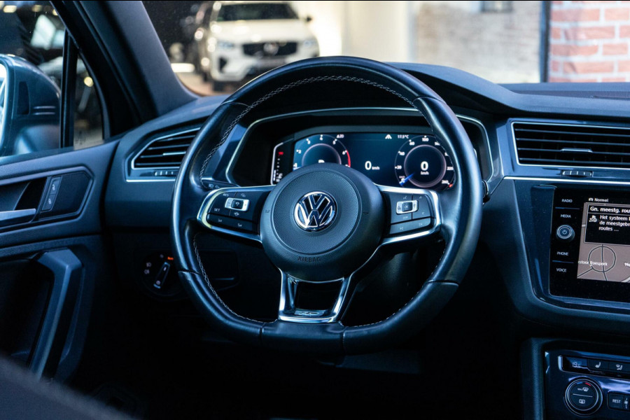 Volkswagen Tiguan 2.0 TSI 4Motion R-Line Pano / Trekhaak / Camera