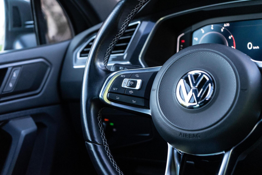 Volkswagen Tiguan 2.0 TSI 4Motion R-Line Pano / Trekhaak / Camera
