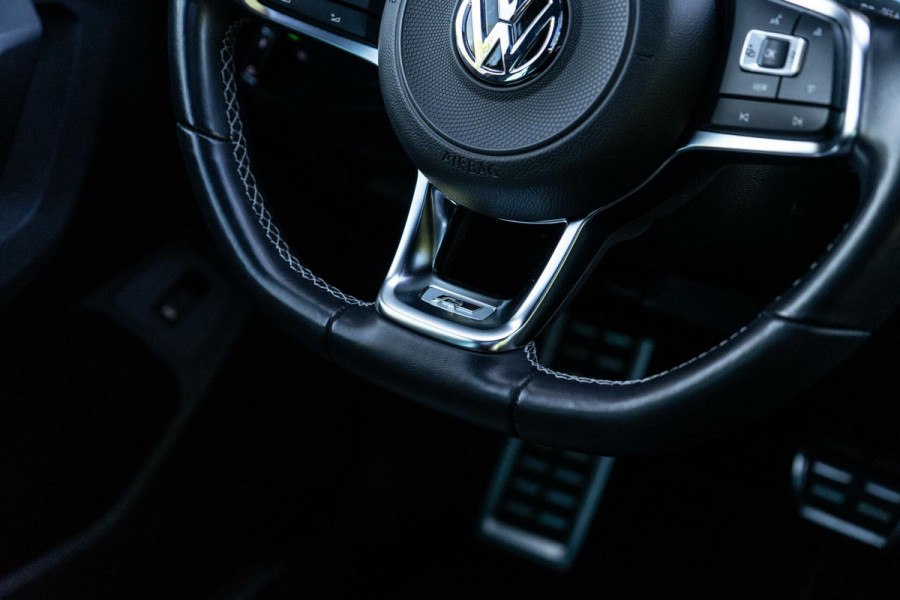 Volkswagen Tiguan 2.0 TSI 4Motion R-Line Pano / Trekhaak / Camera