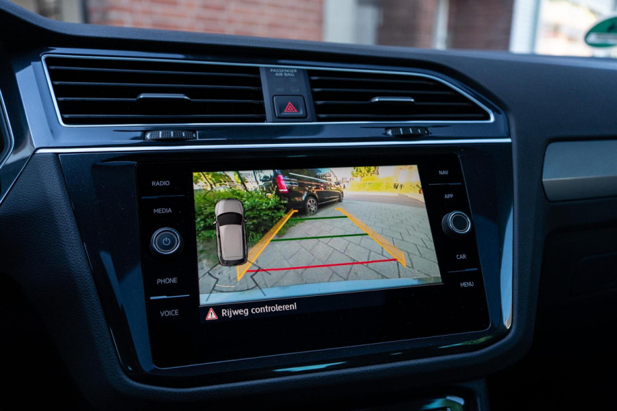 Volkswagen Tiguan 2.0 TSI 4Motion R-Line Pano / Trekhaak / Camera