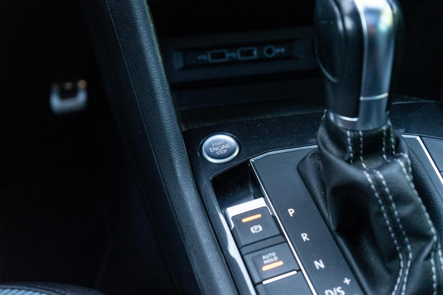 Volkswagen Tiguan 2.0 TSI 4Motion R-Line Pano / Trekhaak / Camera
