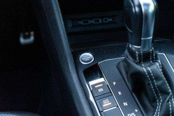 Volkswagen Tiguan 2.0 TSI 4Motion R-Line Pano / Trekhaak / Camera