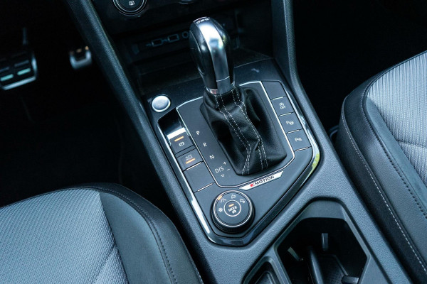 Volkswagen Tiguan 2.0 TSI 4Motion R-Line Pano / Trekhaak / Camera