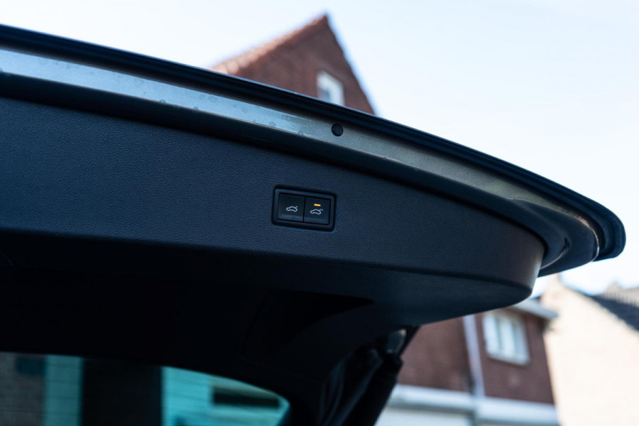 Volkswagen Tiguan 2.0 TSI 4Motion R-Line Pano / Trekhaak / Camera