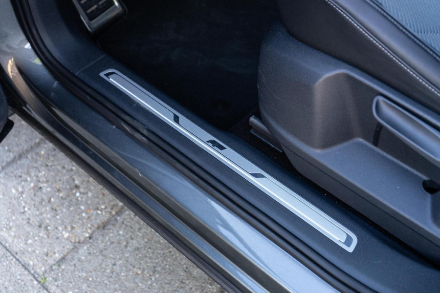 Volkswagen Tiguan 2.0 TSI 4Motion R-Line Pano / Trekhaak / Camera