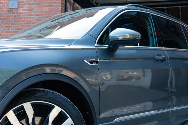 Volkswagen Tiguan 2.0 TSI 4Motion R-Line Pano / Trekhaak / Camera