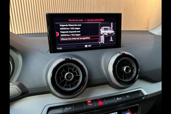 Audi Q2 35 TFSI S Line Edition 150PK - Carplay - Climate