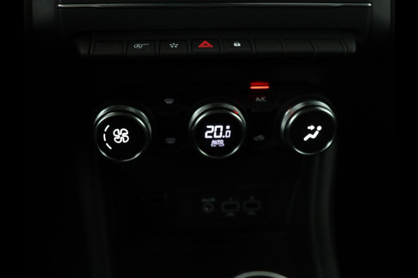 Renault Captur 1.0 TCe Intens | Trekhaak | Camera | Carplay | Climate control | Keyless | Full LED | Cruise control | Bluetooth | Getint glas