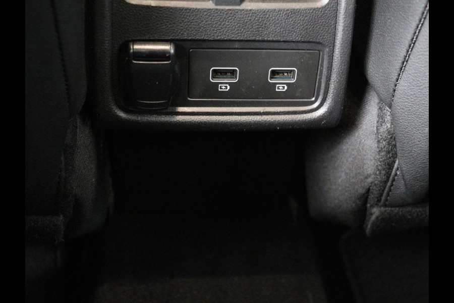Renault Captur 1.3 TCe Edition One | 154pk | Automaat | Trekhaak | Camera | Half leder | Carplay | BOSE Sound | Full LED | Navigatie | Climate control
