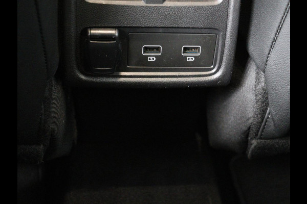 Renault Captur 1.3 TCe Edition One | 154pk | Automaat | Trekhaak | Camera | Half leder | Carplay | BOSE Sound | Full LED | Navigatie | Climate control