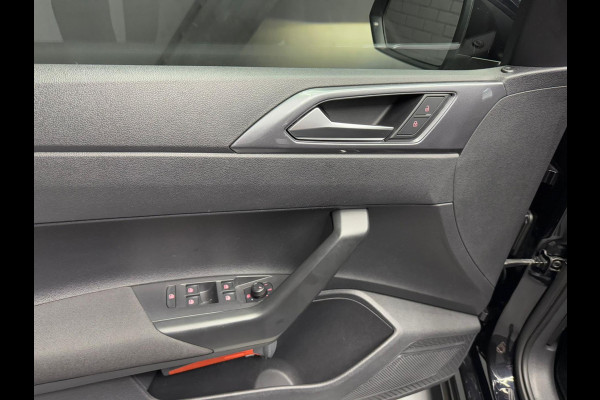 Volkswagen Polo 1.0 TSI R-LINE | PANO | CARPLAY | HALF LEDER | BTW | NWE APK