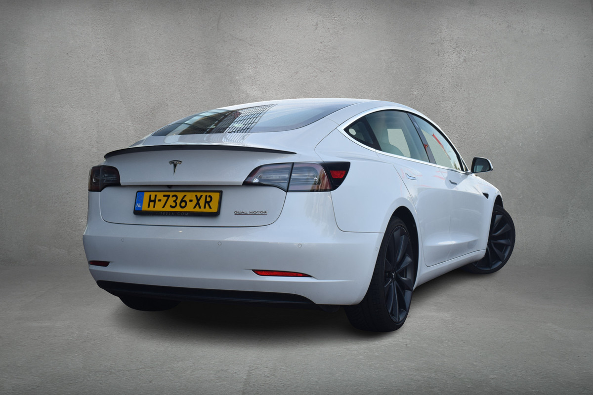 Tesla Model 3 Performance AWD 75 kWh | Autopilot | 461pk | Leder | 19'' Tesla Model 3 Performance AWD 75 kWh | Autopilot | 461pk | Leder | 19''