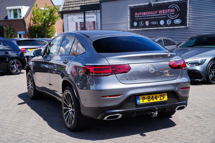 Mercedes-Benz GLC Coupé 300e 4MATIC Business Solution AMG Pakket | Luxe leder/Alcantara | Camera | Trekhaak | Facelift |