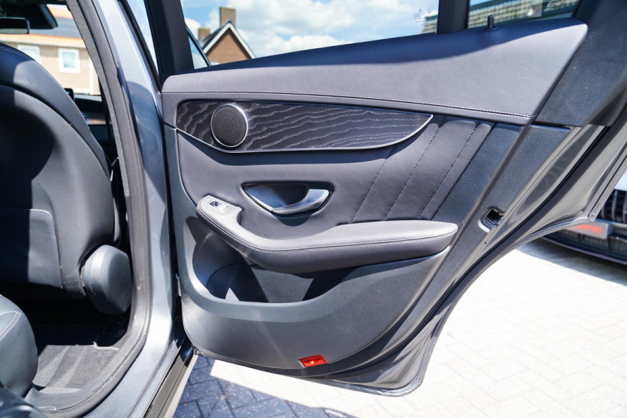 Mercedes-Benz GLC Coupé 300e 4MATIC Business Solution AMG Pakket | Luxe leder/Alcantara | Camera | Trekhaak | Facelift |